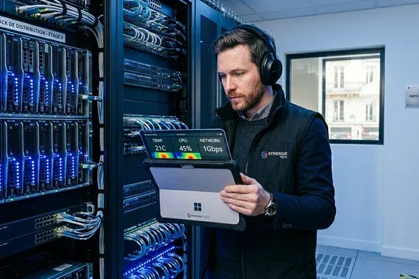 Équipe d'infogérance et de TMA en NOC (Network Operations Center) supervisant infrastructure client en Moselle