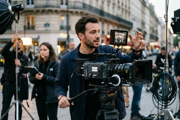 Vidéaste professionnel en tournage d'une captation événementielle en Moselle